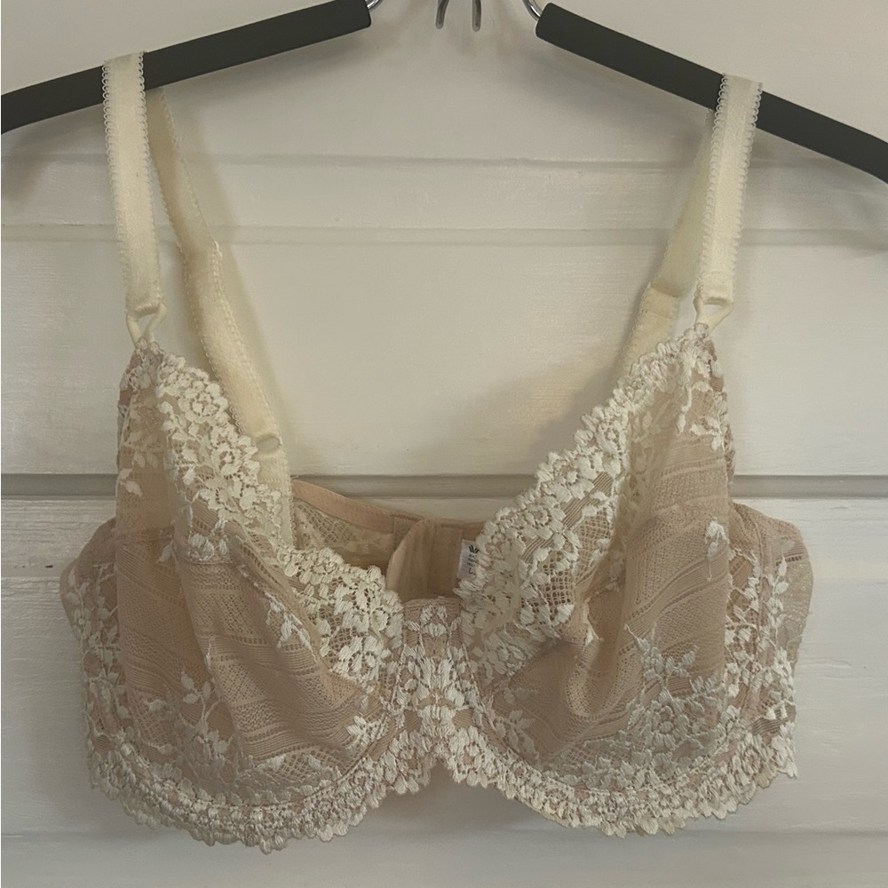 NWOT Wacoal Embrace Lace Underwire Bra in Cream and Tan